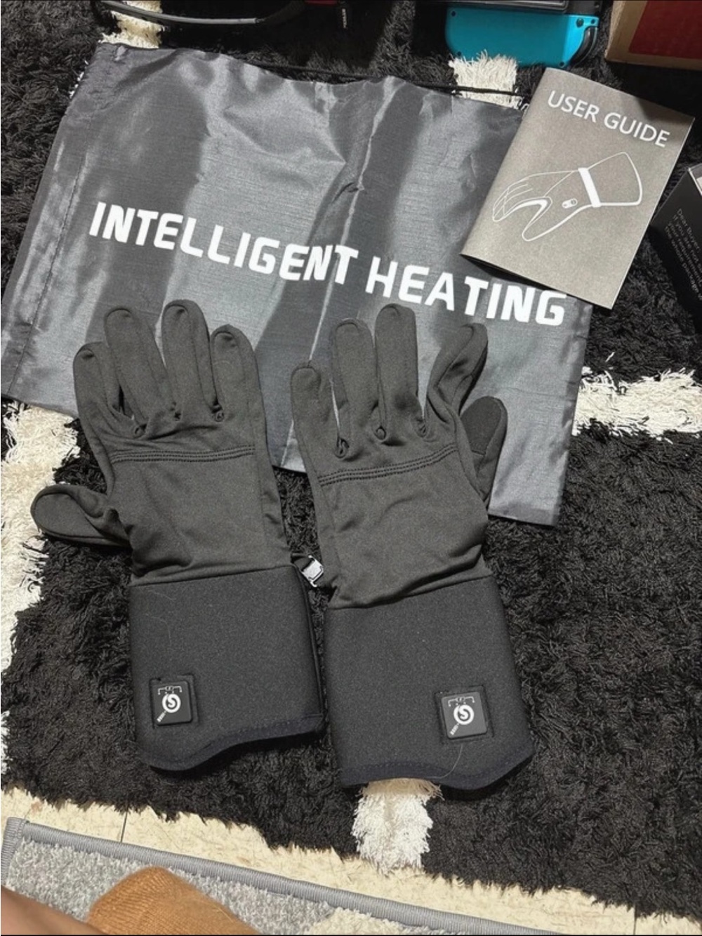 Heated Smart Gloves in Black